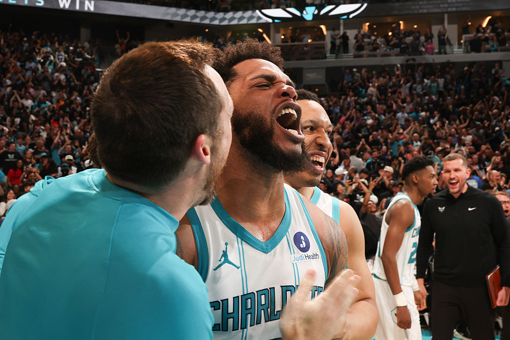 Prime Video Shows “Technical Difficulties” Sign Instead of NBA Game in Overtime: Major Broadcast Failure During Heat-Hornets Play-In Thriller